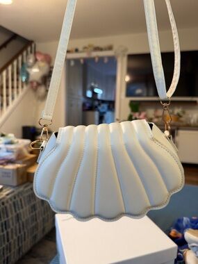 White Shell-Shaped Crossbody Bag